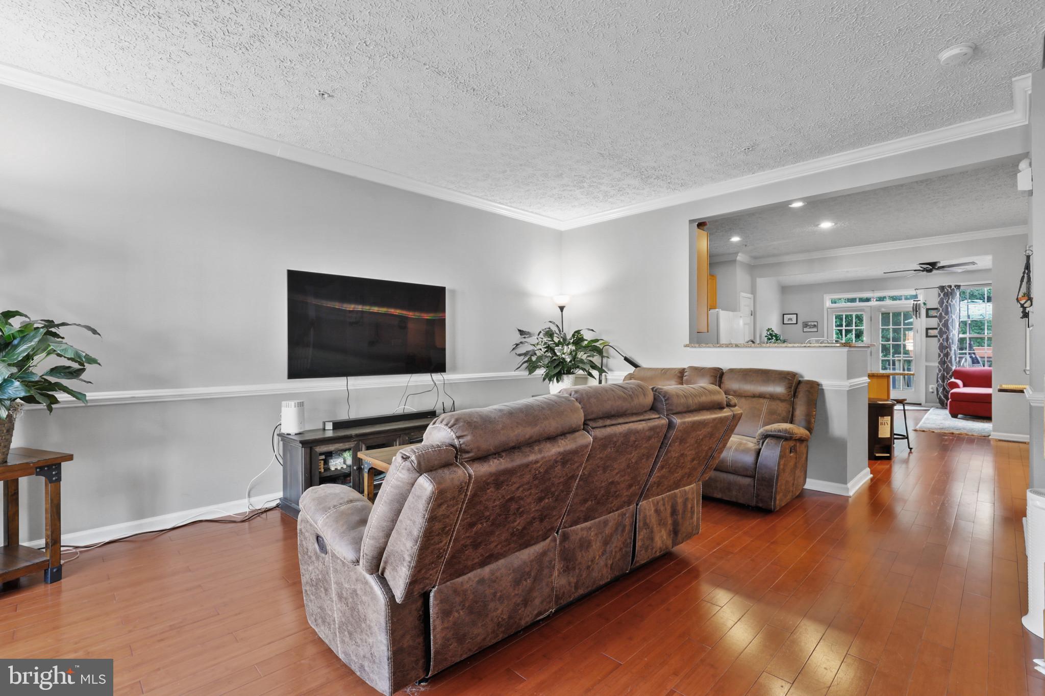 CONSTANT FRIENDSHIP - Residential