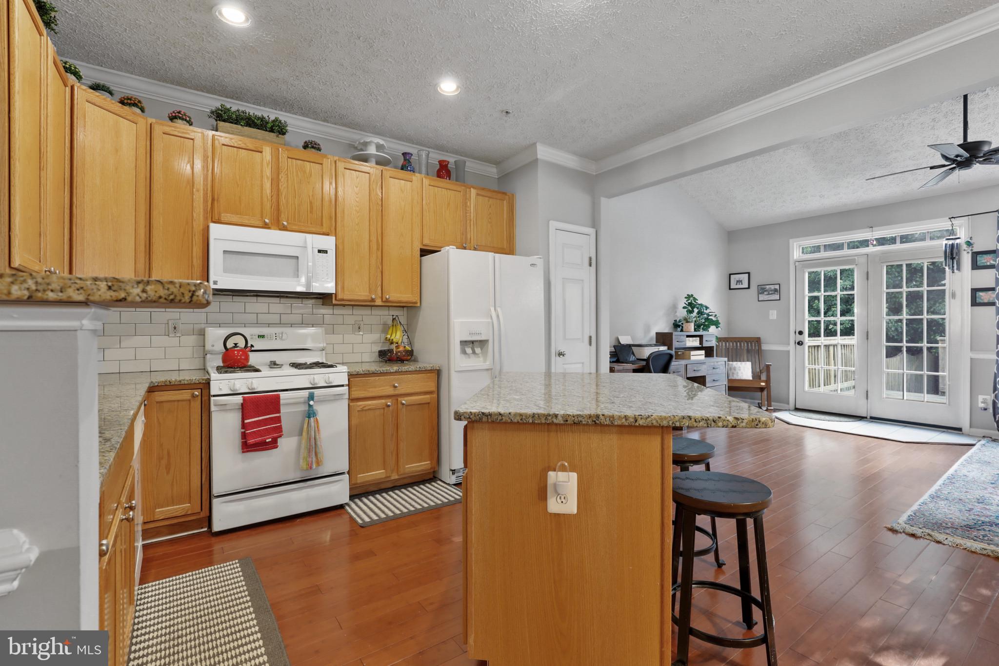 CONSTANT FRIENDSHIP - Residential