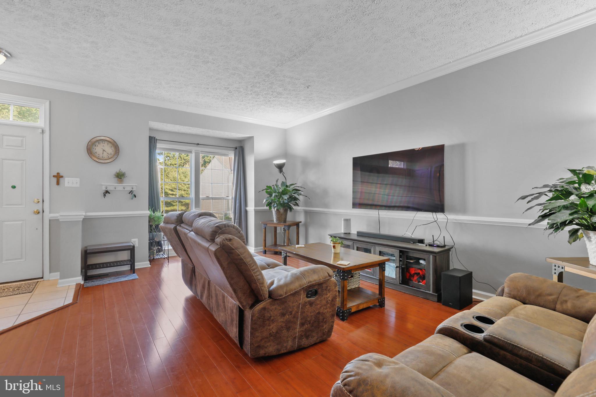 CONSTANT FRIENDSHIP - Residential