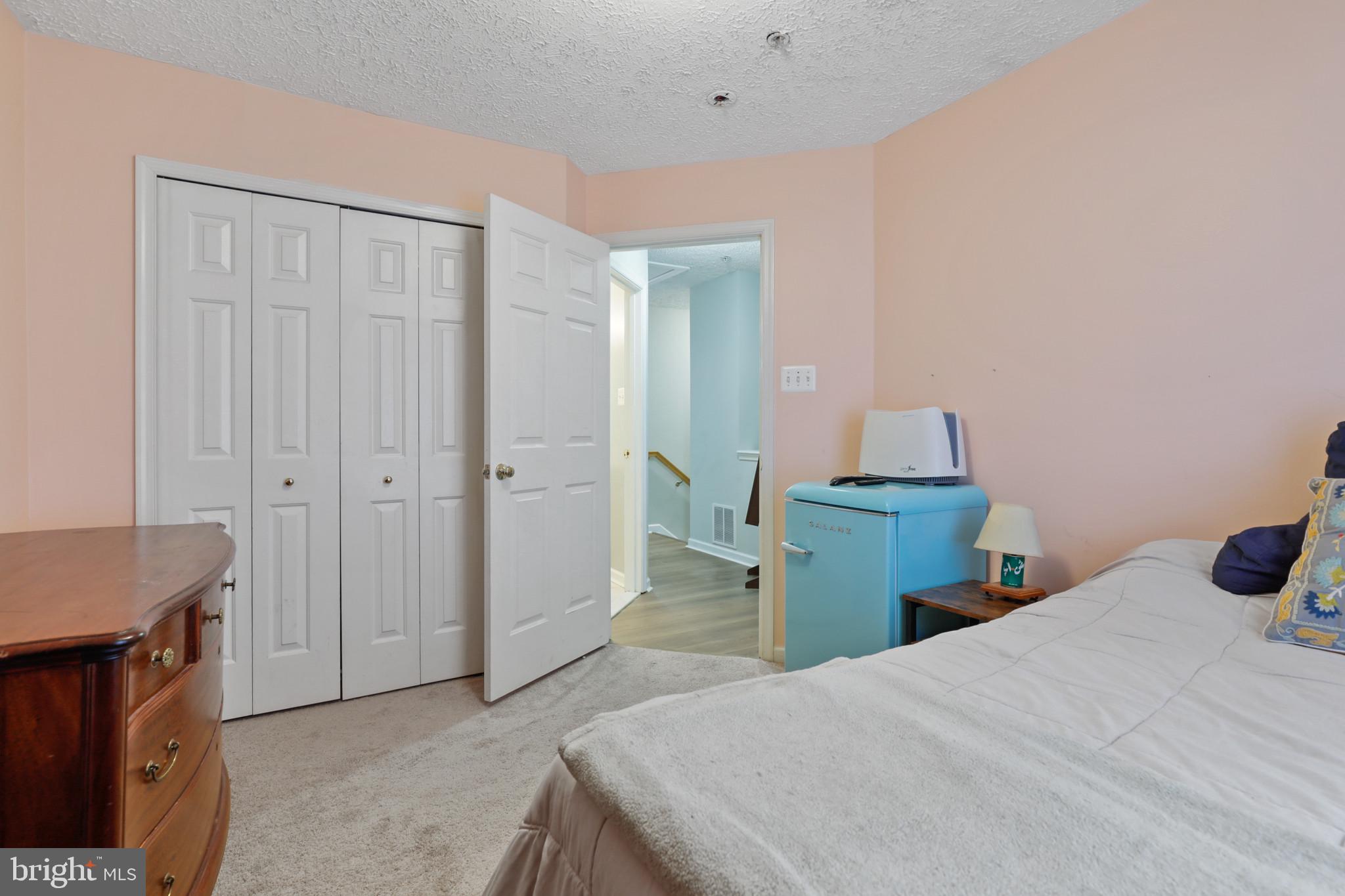 CONSTANT FRIENDSHIP - Residential