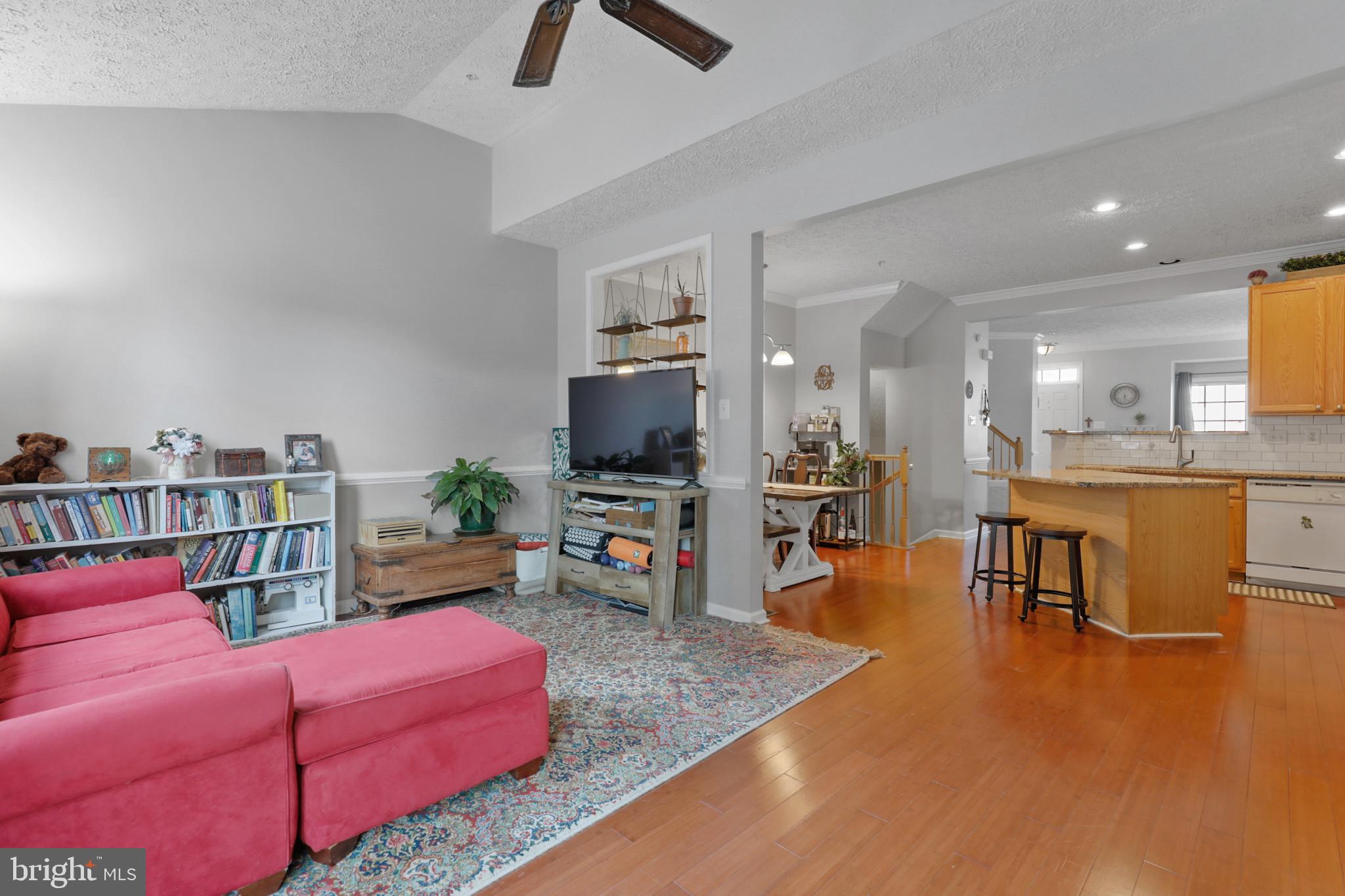 CONSTANT FRIENDSHIP - Residential