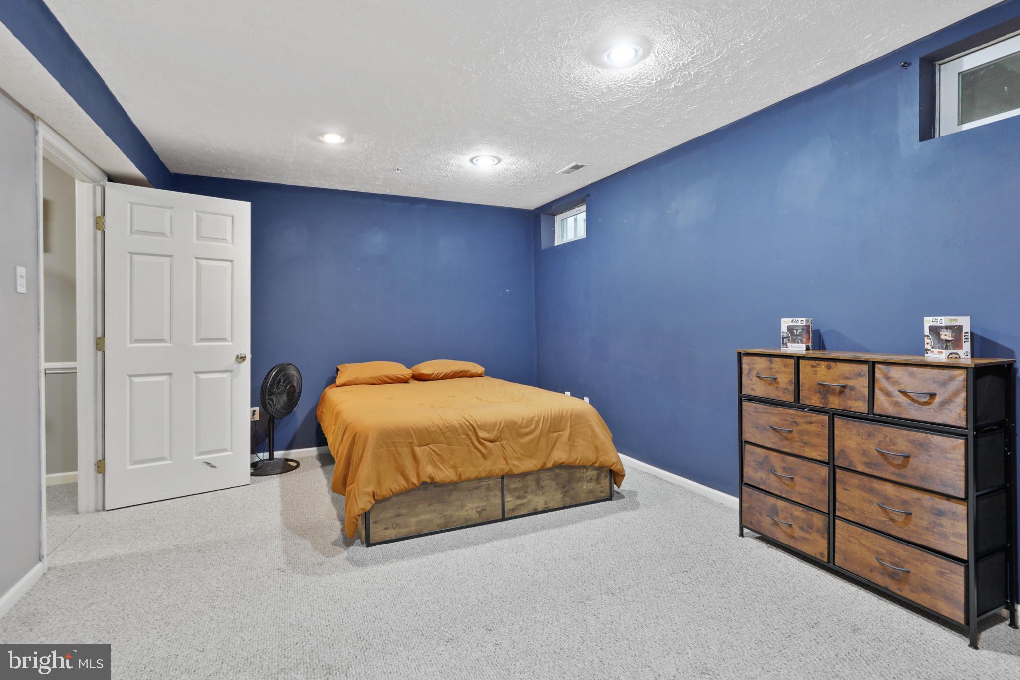 CONSTANT FRIENDSHIP - Residential