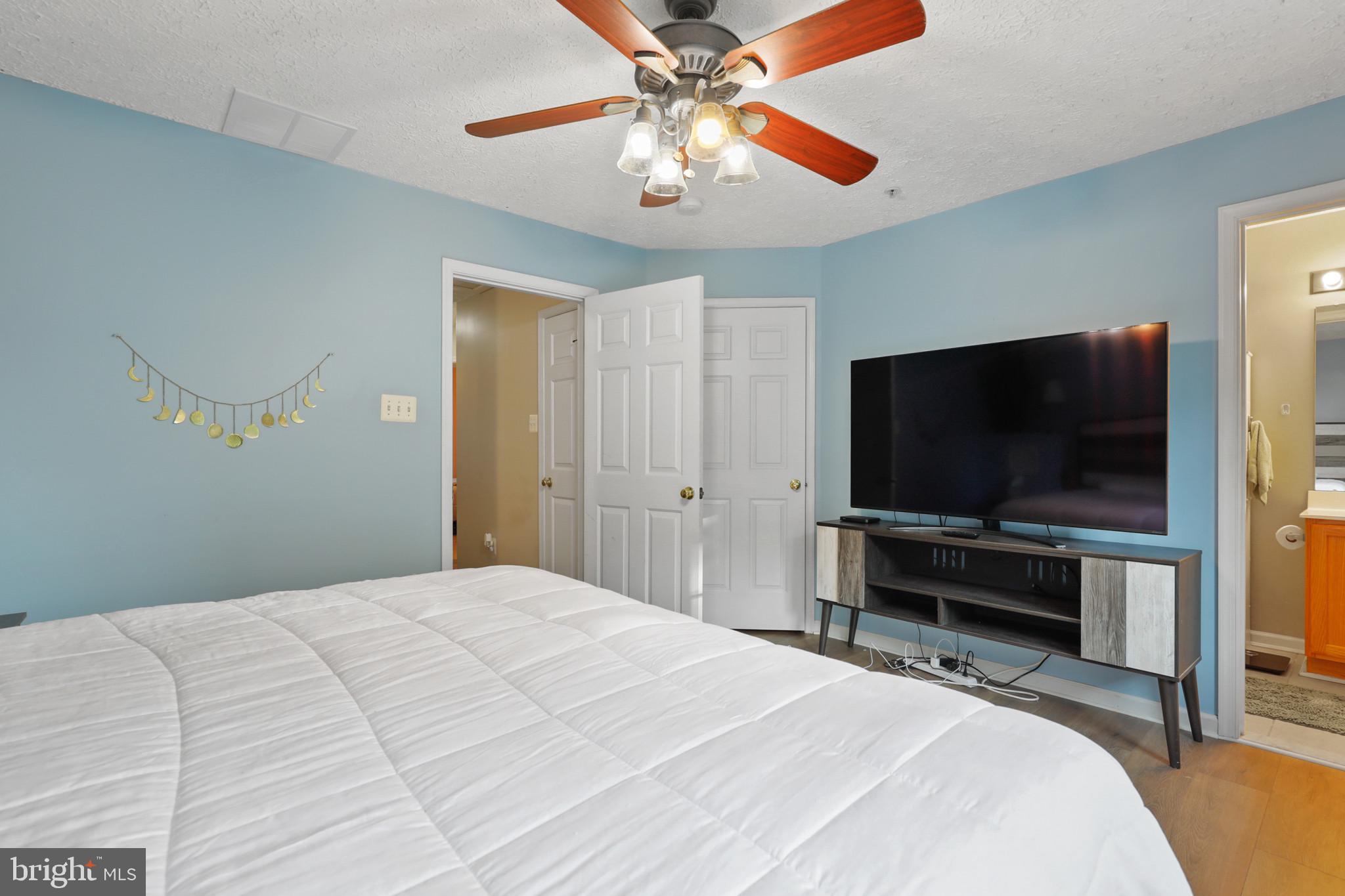 CONSTANT FRIENDSHIP - Residential