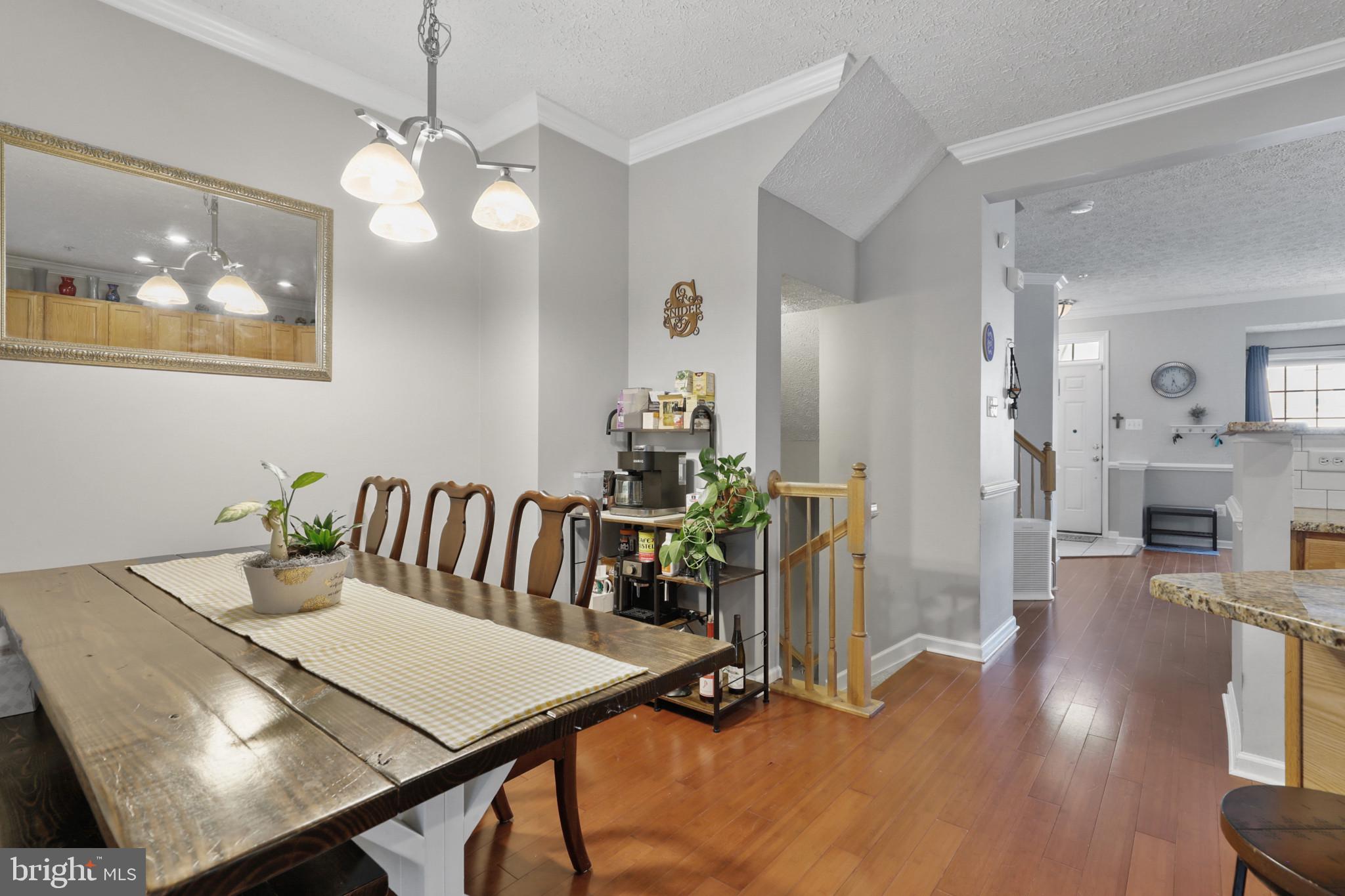 CONSTANT FRIENDSHIP - Residential