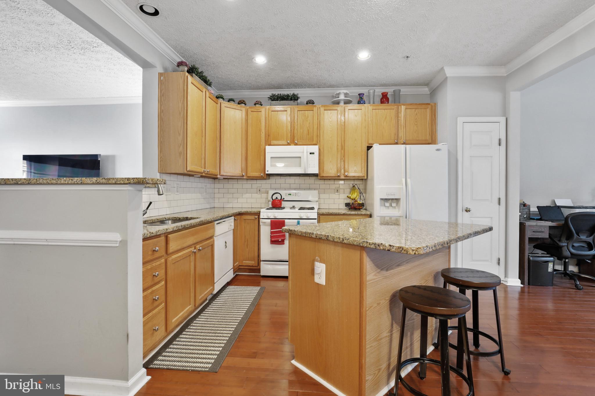 CONSTANT FRIENDSHIP - Residential