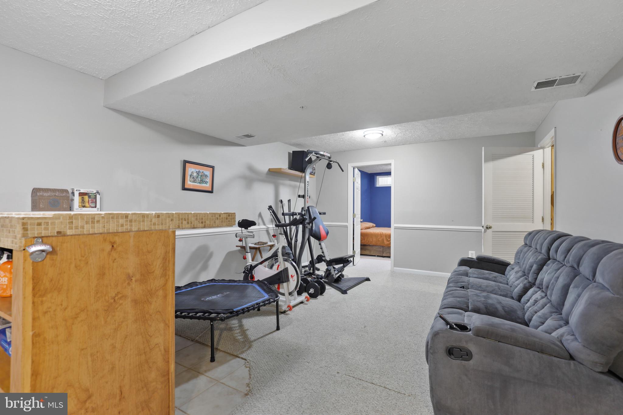 CONSTANT FRIENDSHIP - Residential