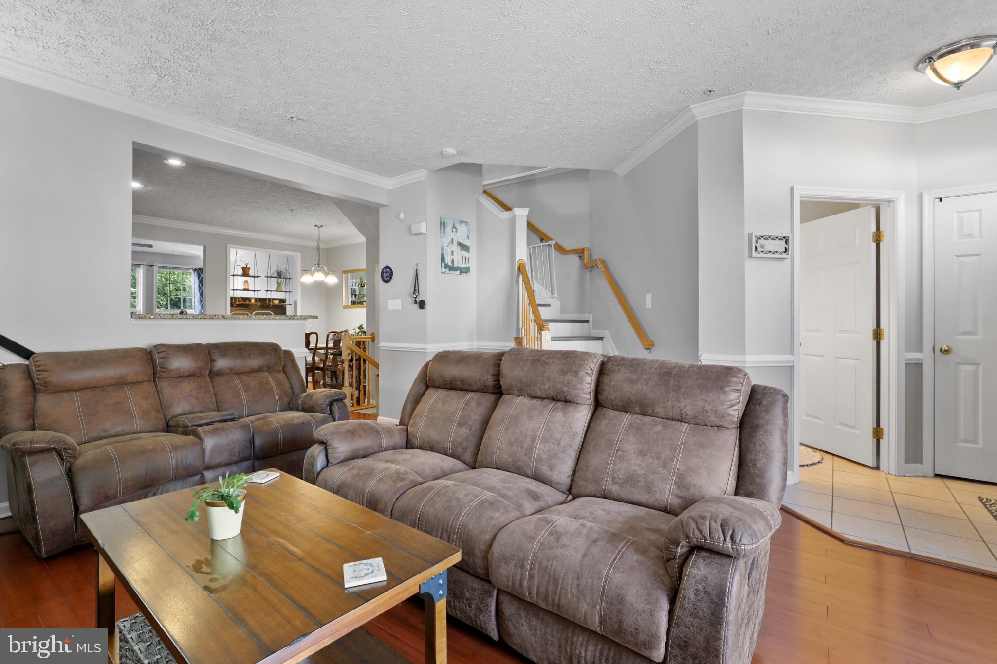 CONSTANT FRIENDSHIP - Residential