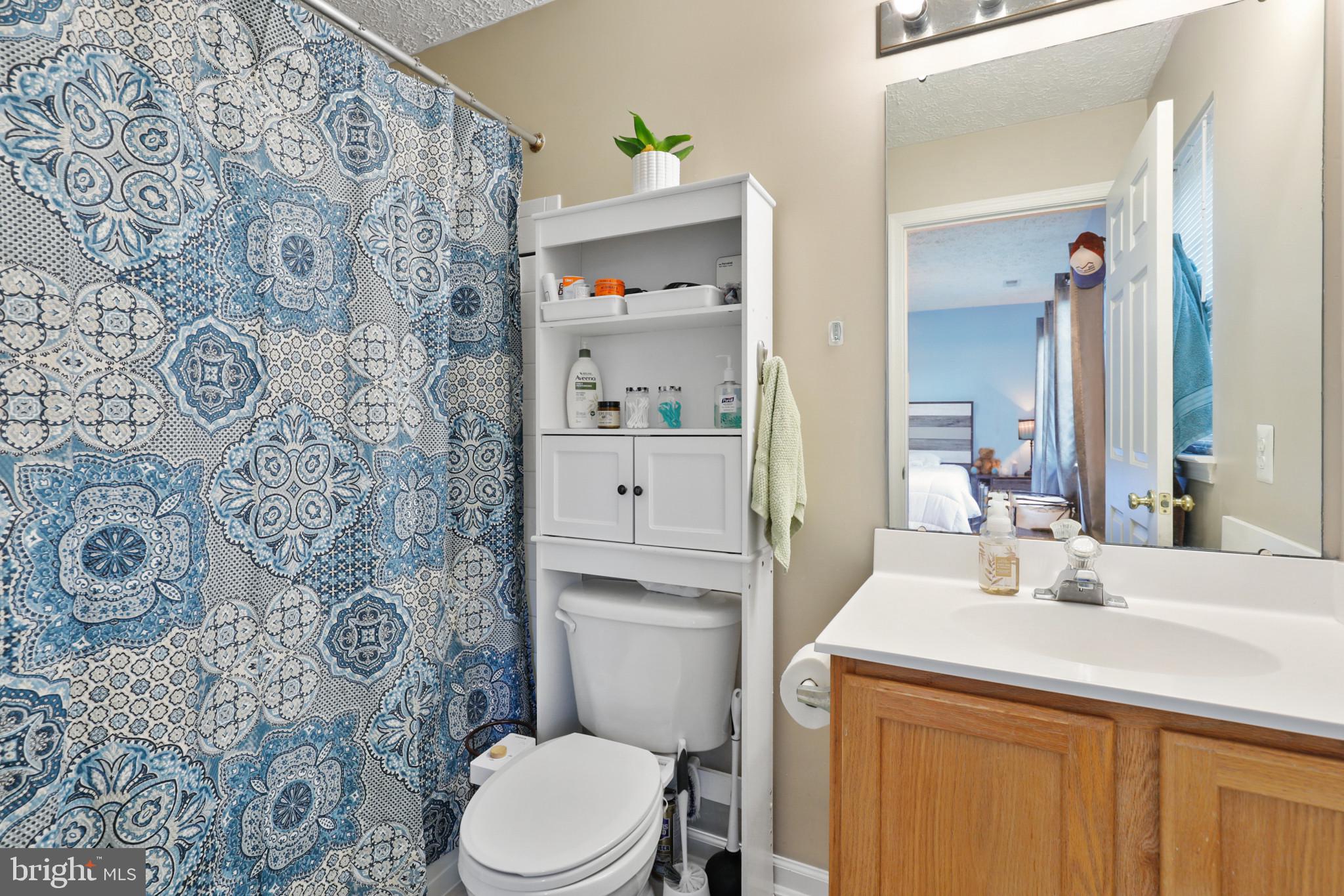 CONSTANT FRIENDSHIP - Residential