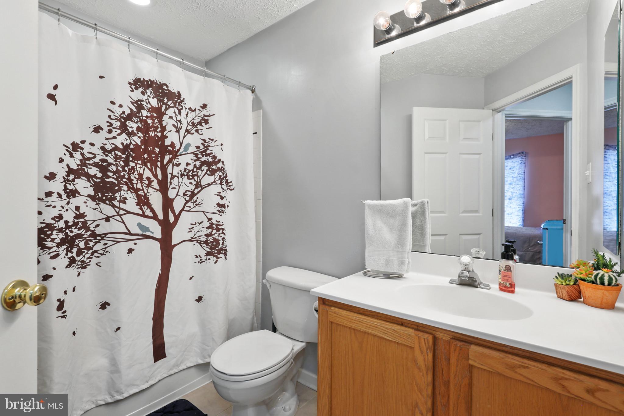 CONSTANT FRIENDSHIP - Residential