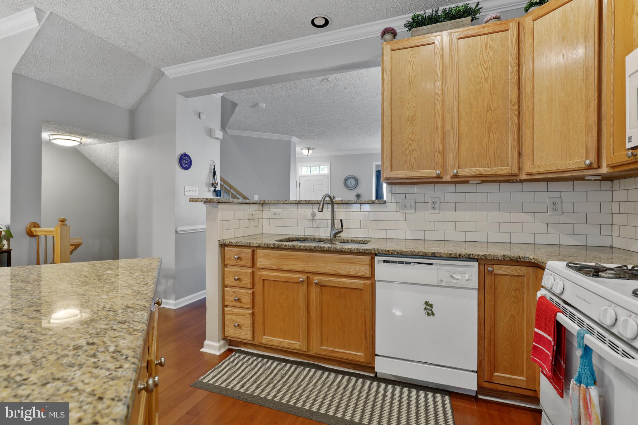 CONSTANT FRIENDSHIP - Residential