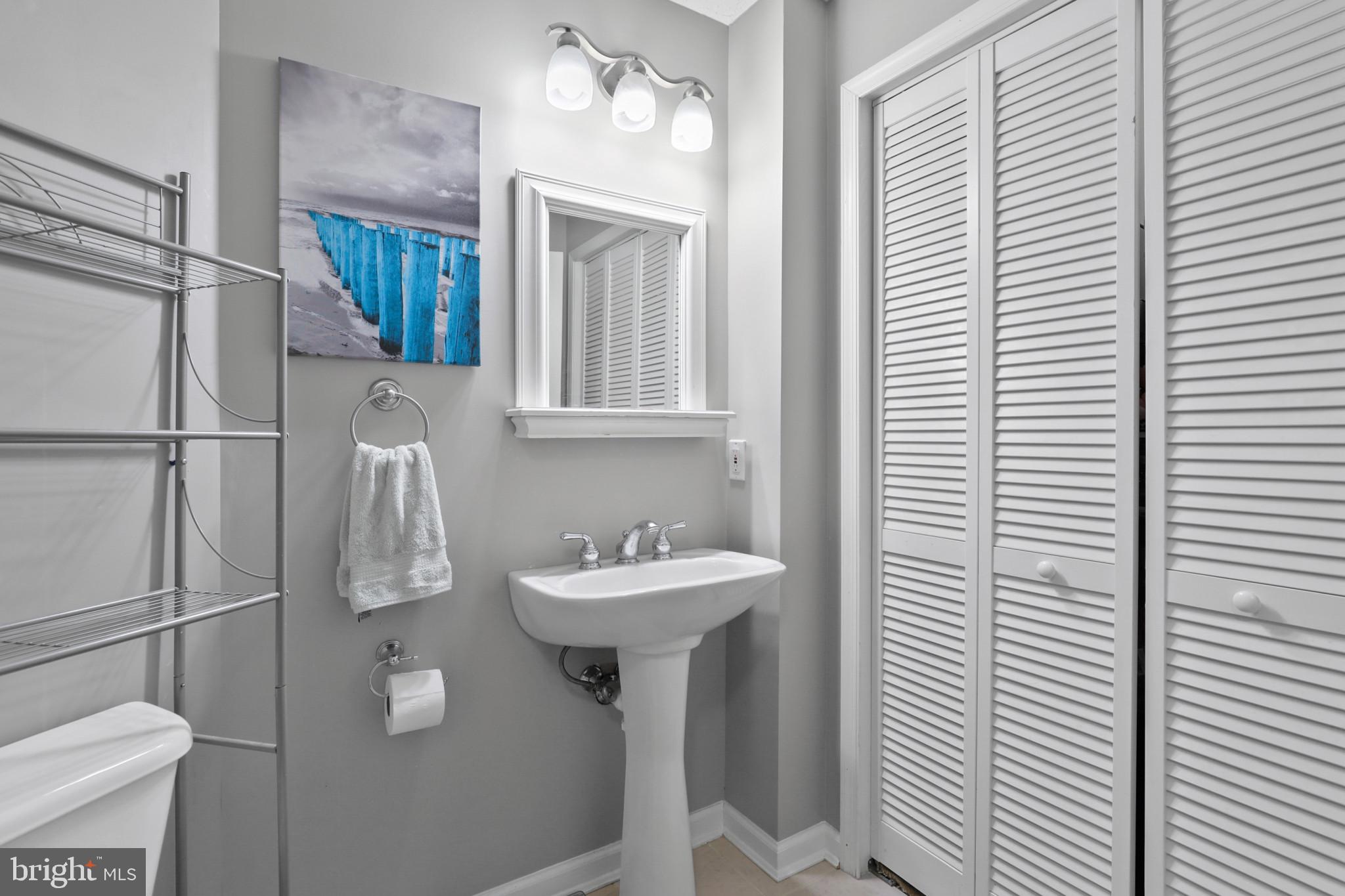 CONSTANT FRIENDSHIP - Residential