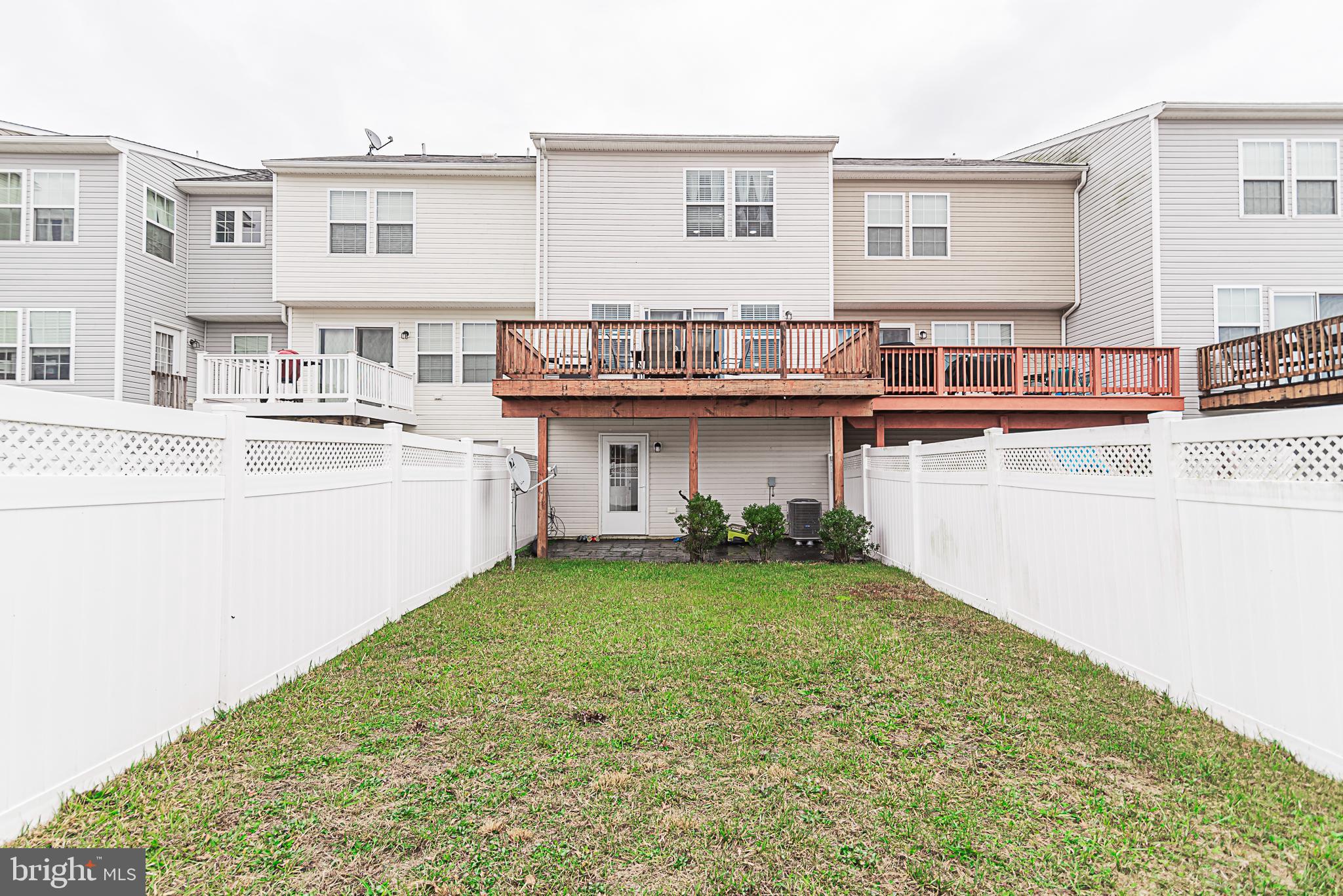 LAKELAND PLACE - Residential