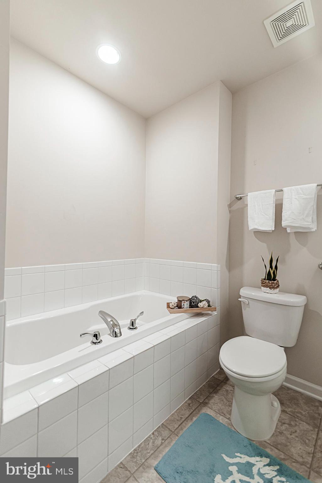 LAKELAND PLACE - Residential