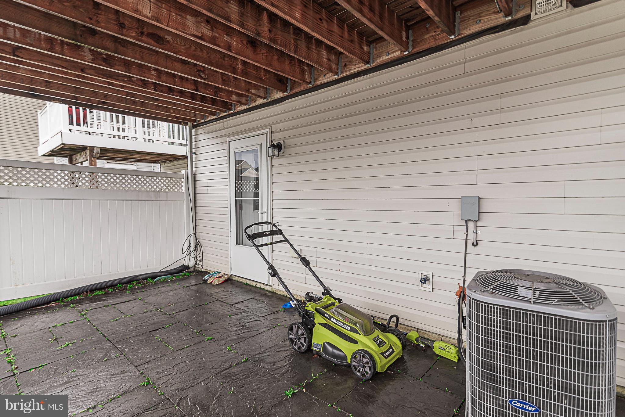 LAKELAND PLACE - Residential