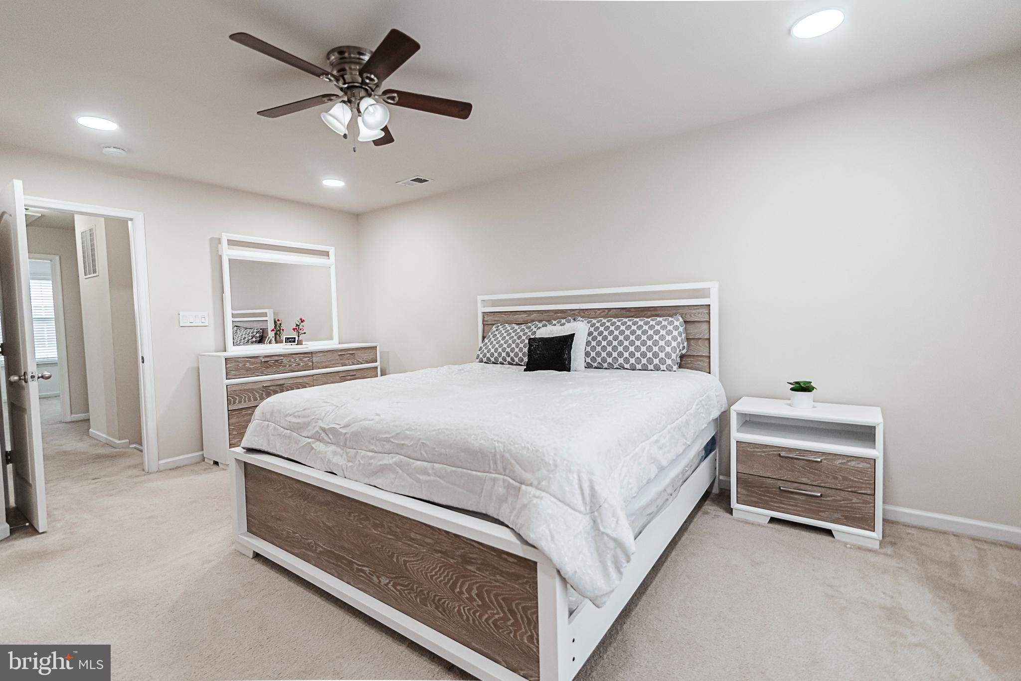 LAKELAND PLACE - Residential