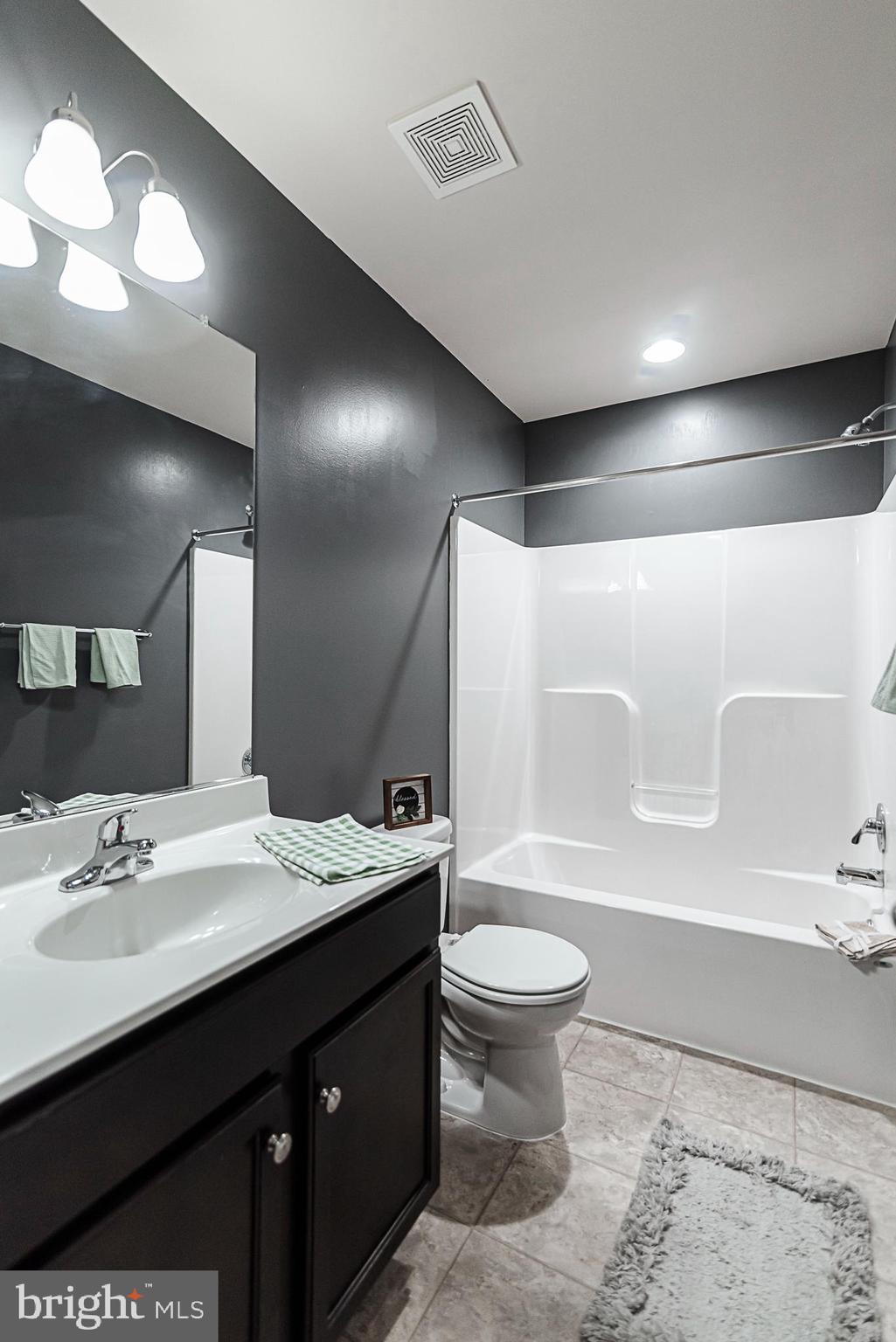 LAKELAND PLACE - Residential