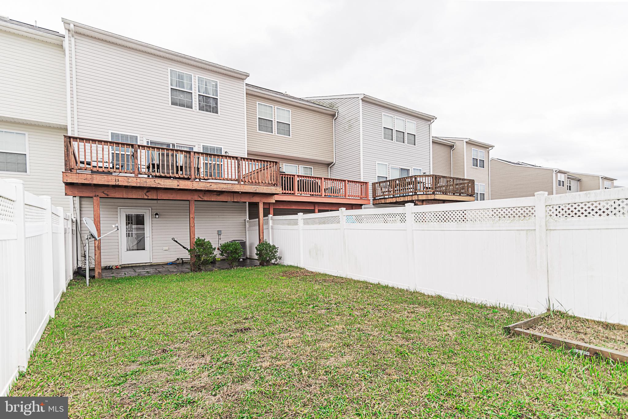 LAKELAND PLACE - Residential