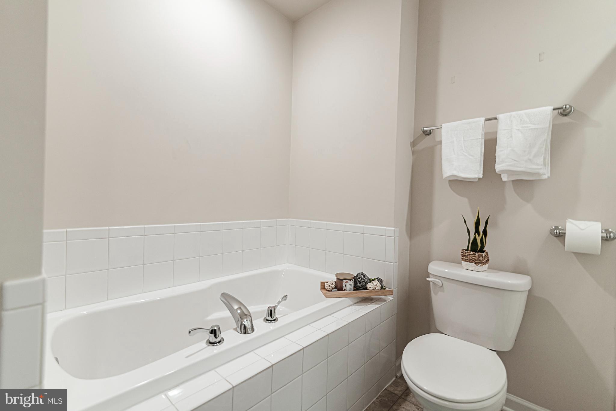 LAKELAND PLACE - Residential