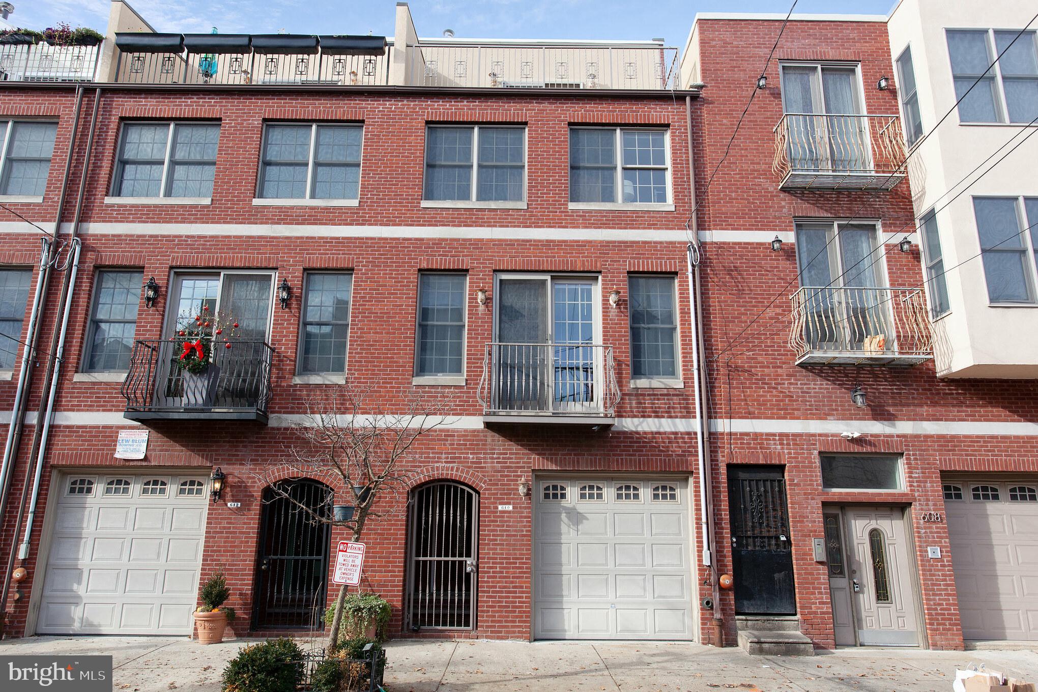 QUEEN VILLAGE - Residential