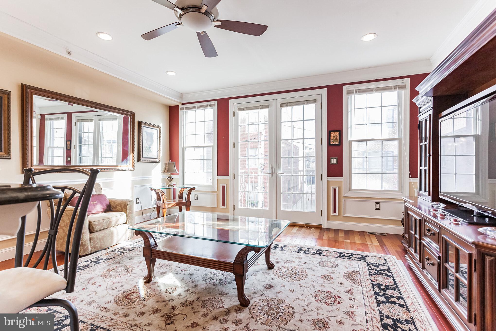 QUEEN VILLAGE - Residential