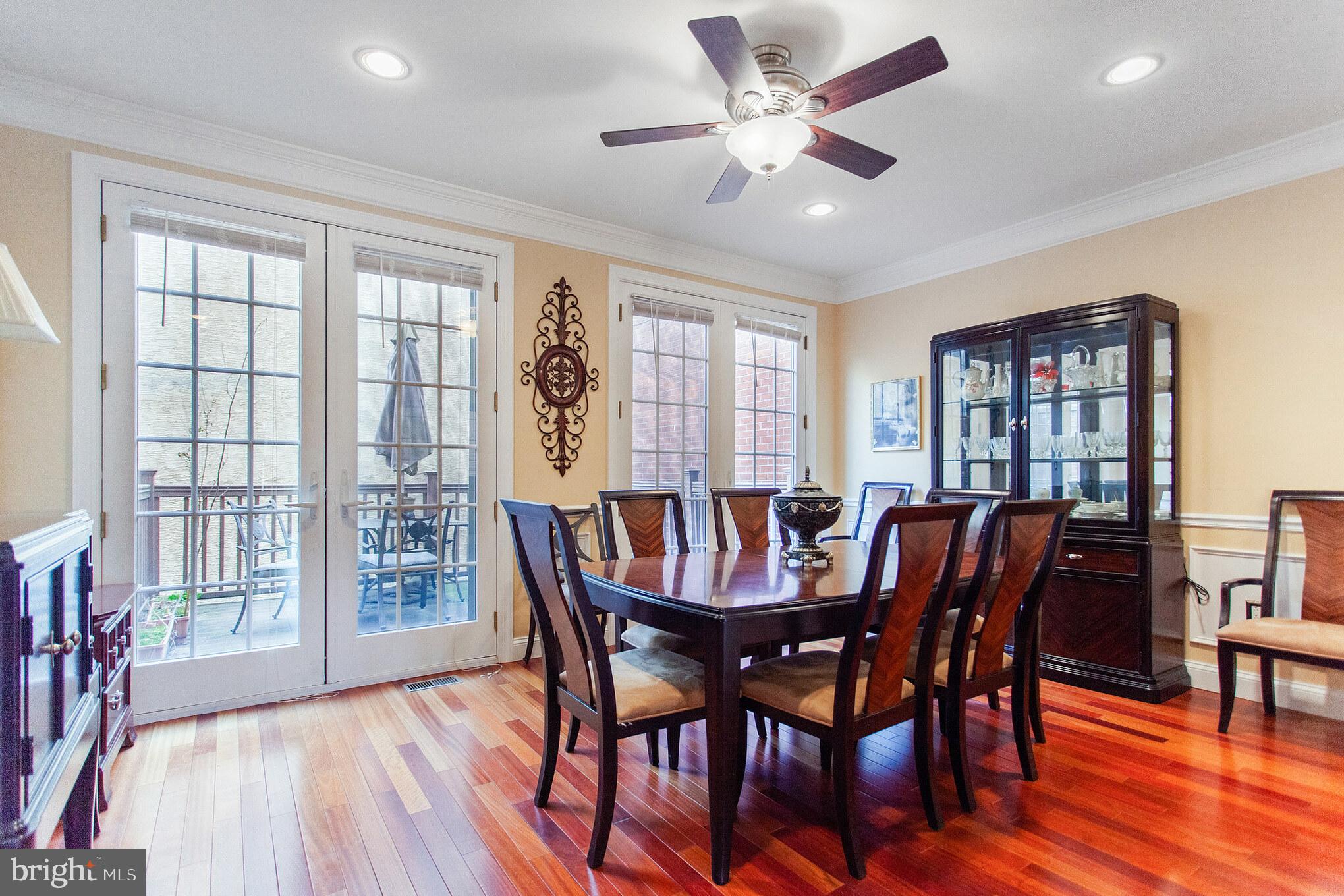 QUEEN VILLAGE - Residential