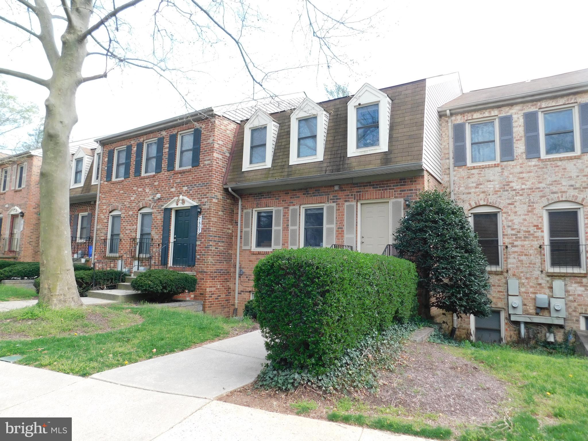 Immaculate, updated 3 bedroom, 2 1/2 bath condo townhome in Inverness Knolls, adjacent to Cabin John Shopping Center, and close to I-270 and I-495. Newer gourmet kitchen with stainless appliances and breakfast bar and breakfast room, spacious living room and dining room, hardwood flooring on main level. Nice master bedroom suite with luxury bath. Rental application, with instructions, can be downloaded and submitted by e-mail.