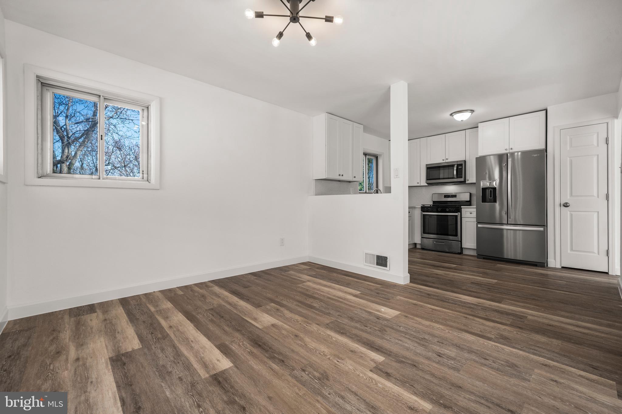 BROOKE MANOR - Residential