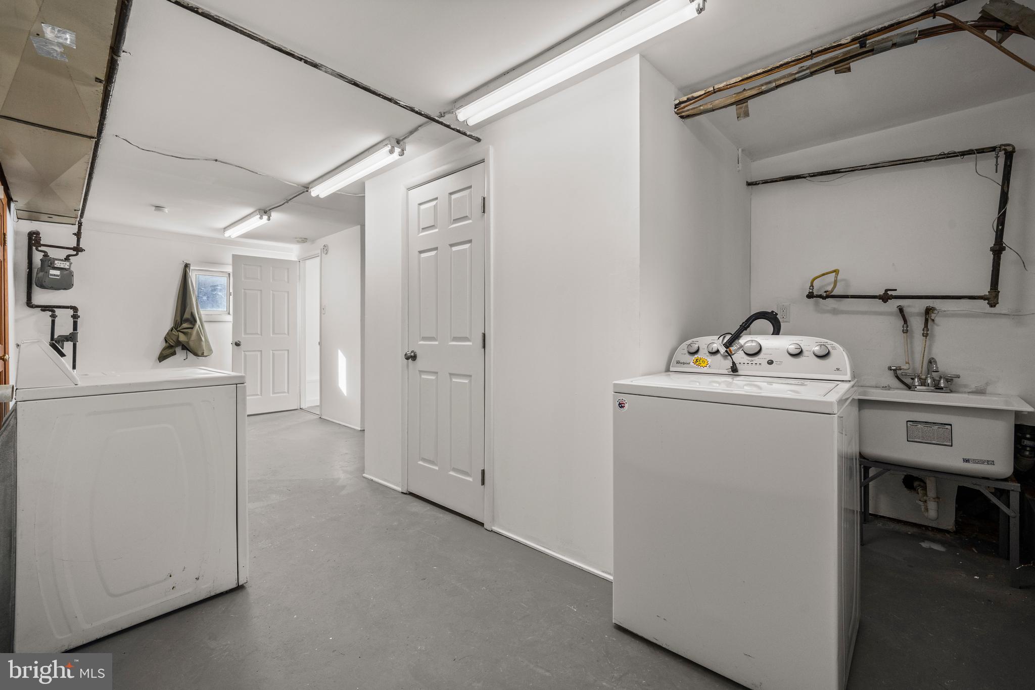 BROOKE MANOR - Residential