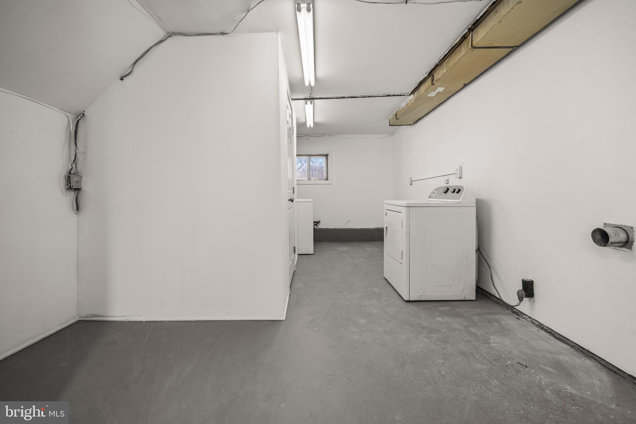 BROOKE MANOR - Residential