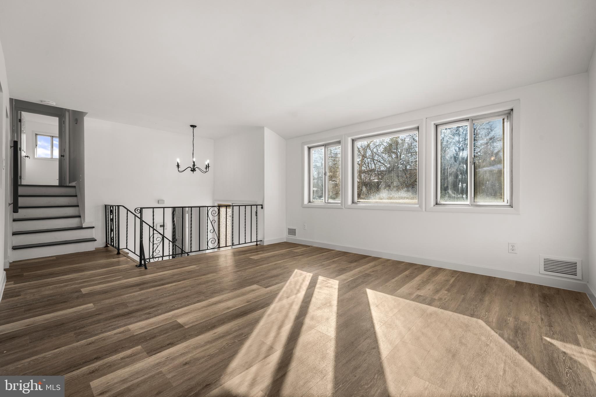 BROOKE MANOR - Residential