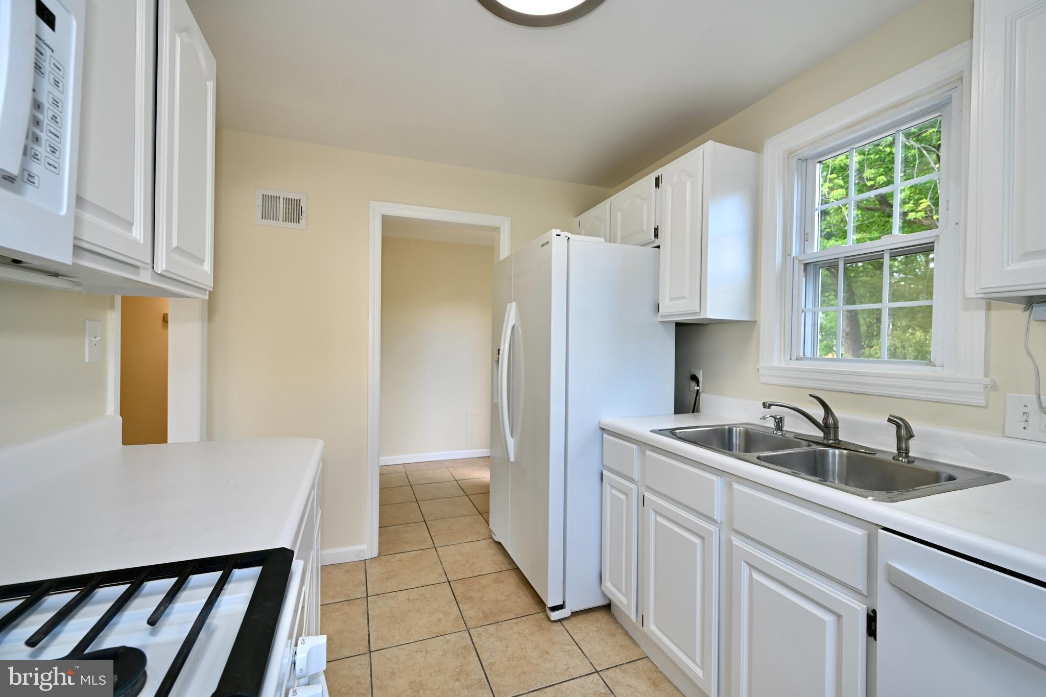 WEST LAWN - Residential
