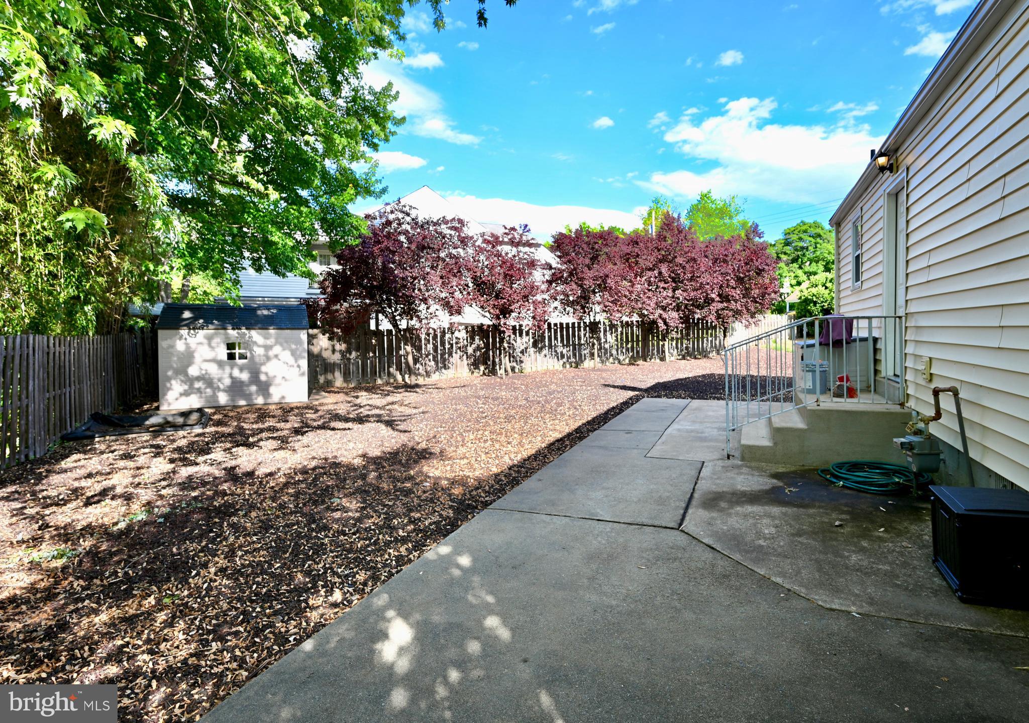 WEST LAWN - Residential
