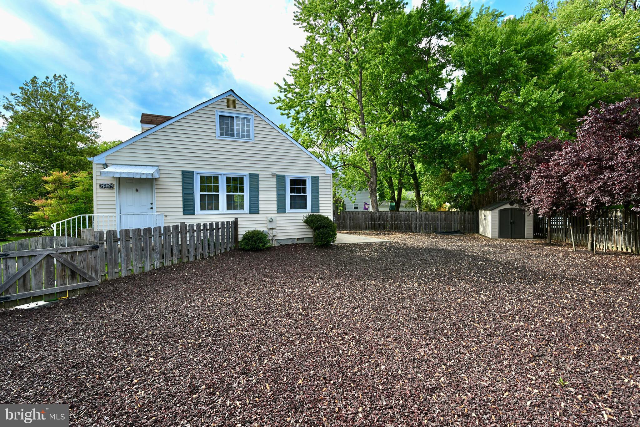 WEST LAWN - Residential
