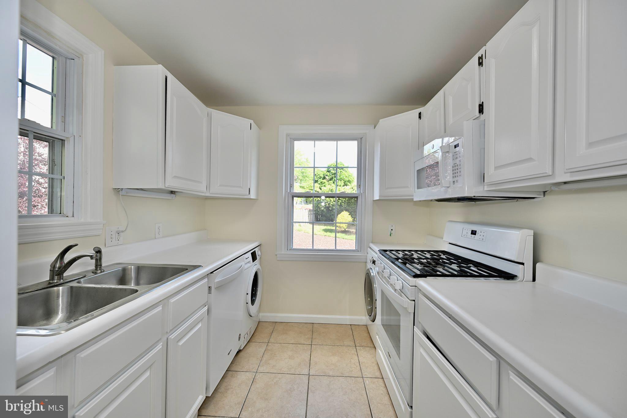 WEST LAWN - Residential