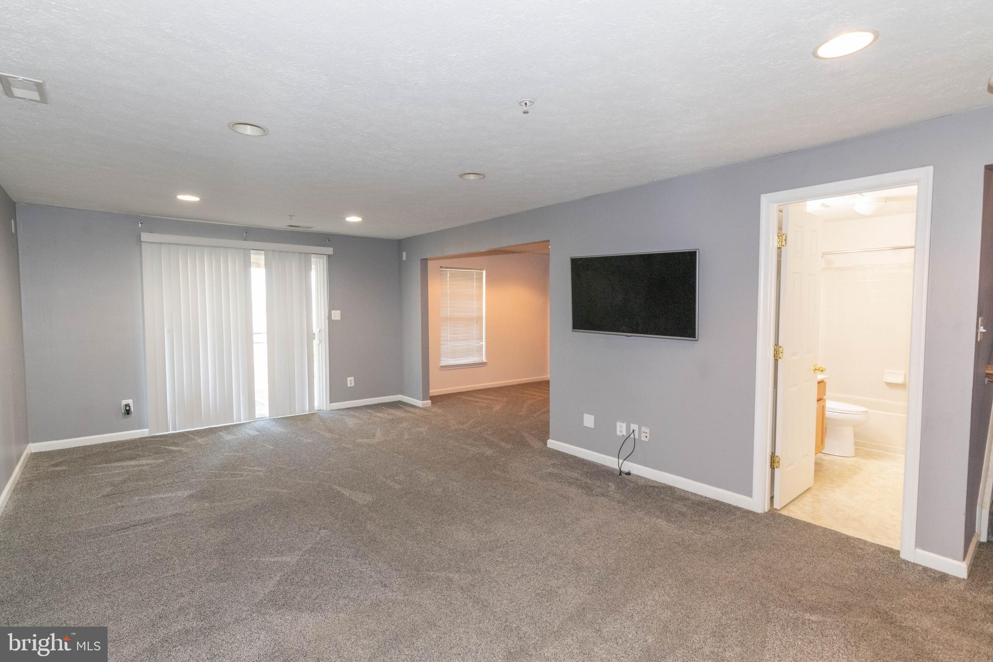 HOLLY WOODS - Residential