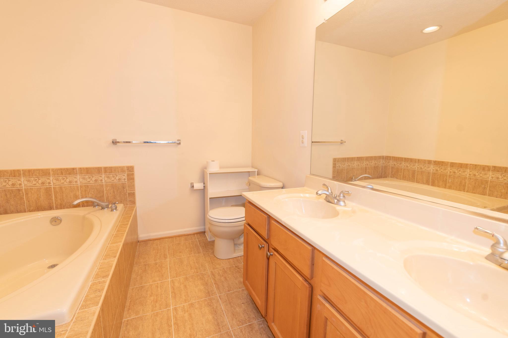 HOLLY WOODS - Residential