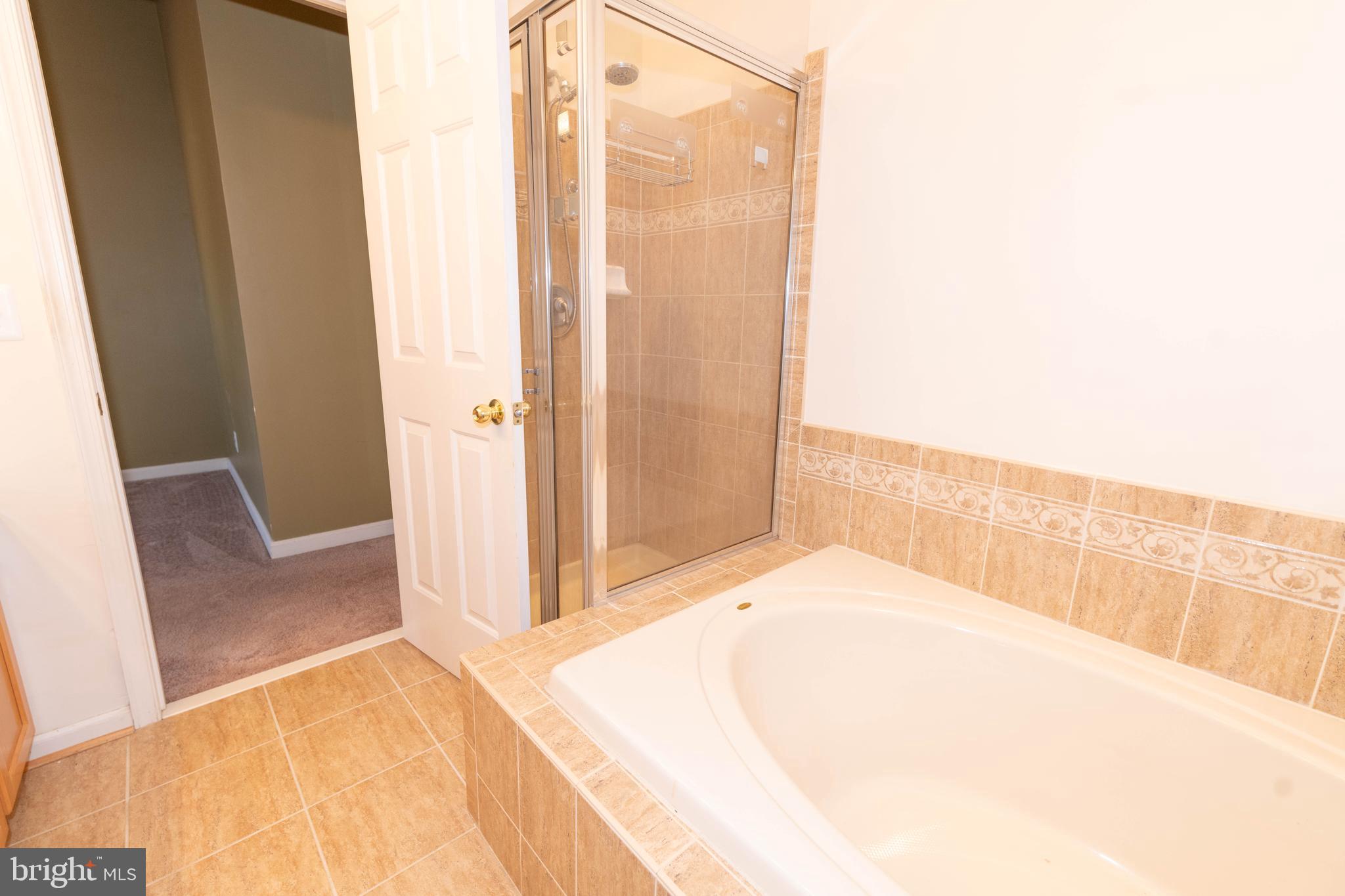 HOLLY WOODS - Residential