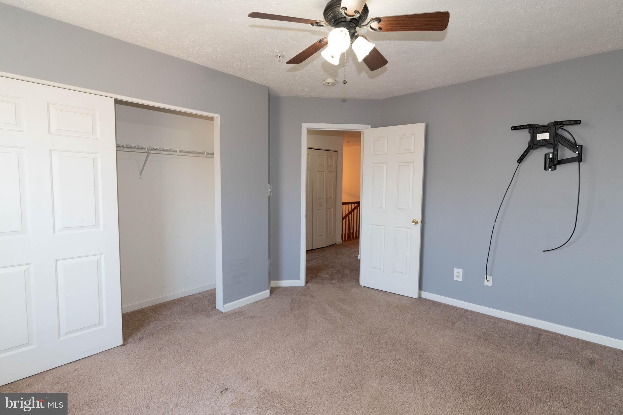 HOLLY WOODS - Residential