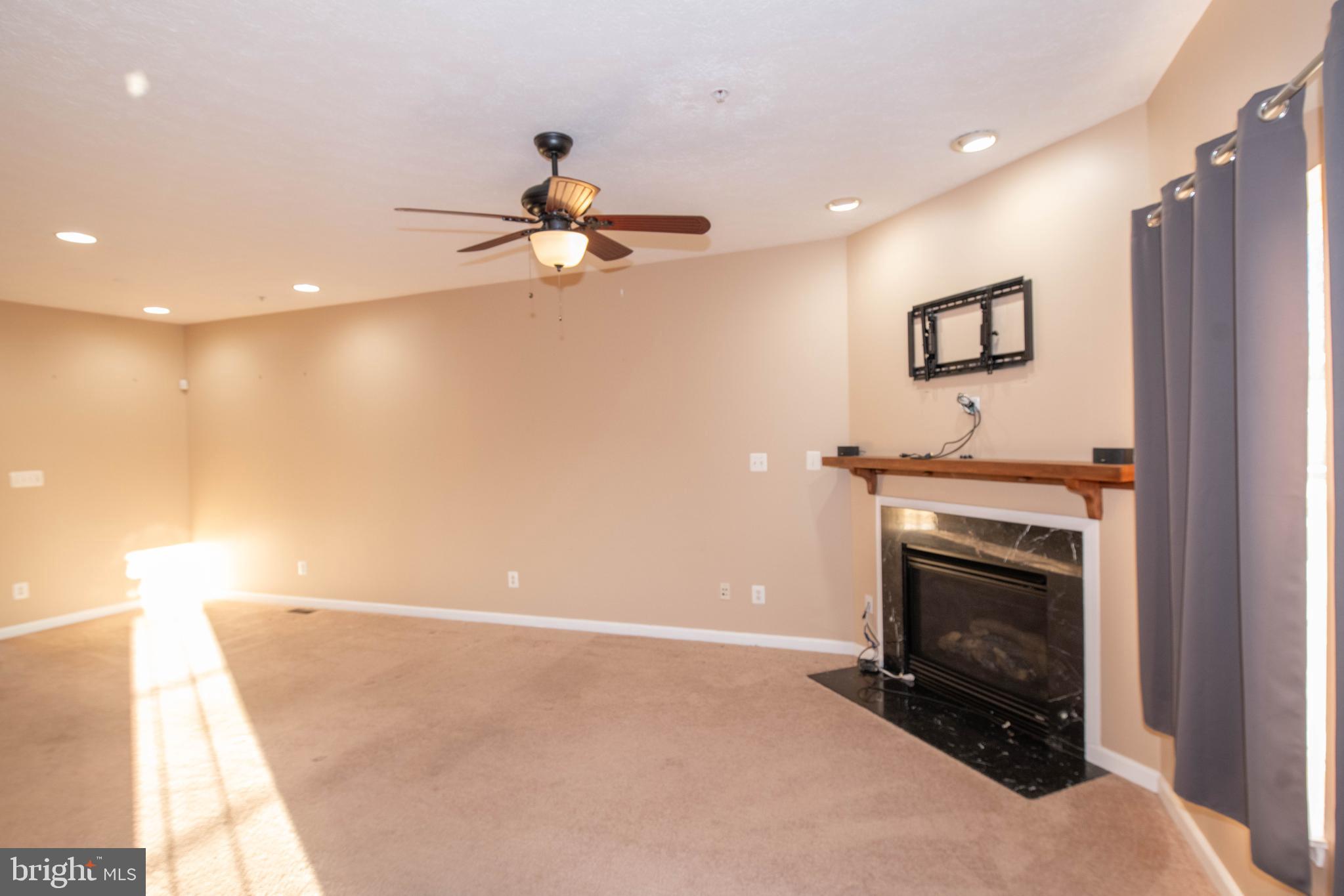 HOLLY WOODS - Residential