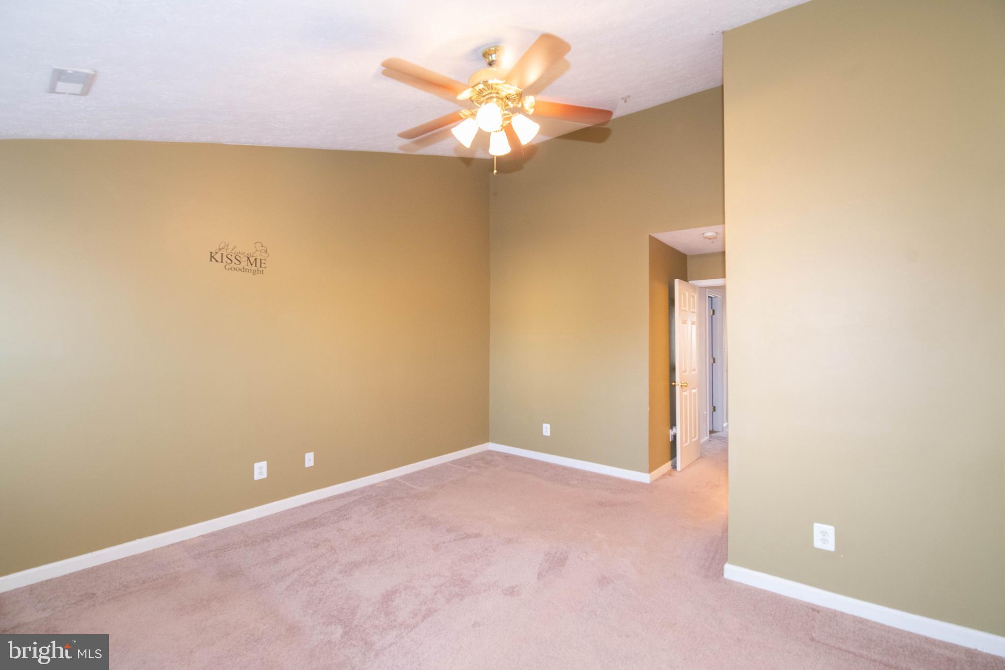 HOLLY WOODS - Residential