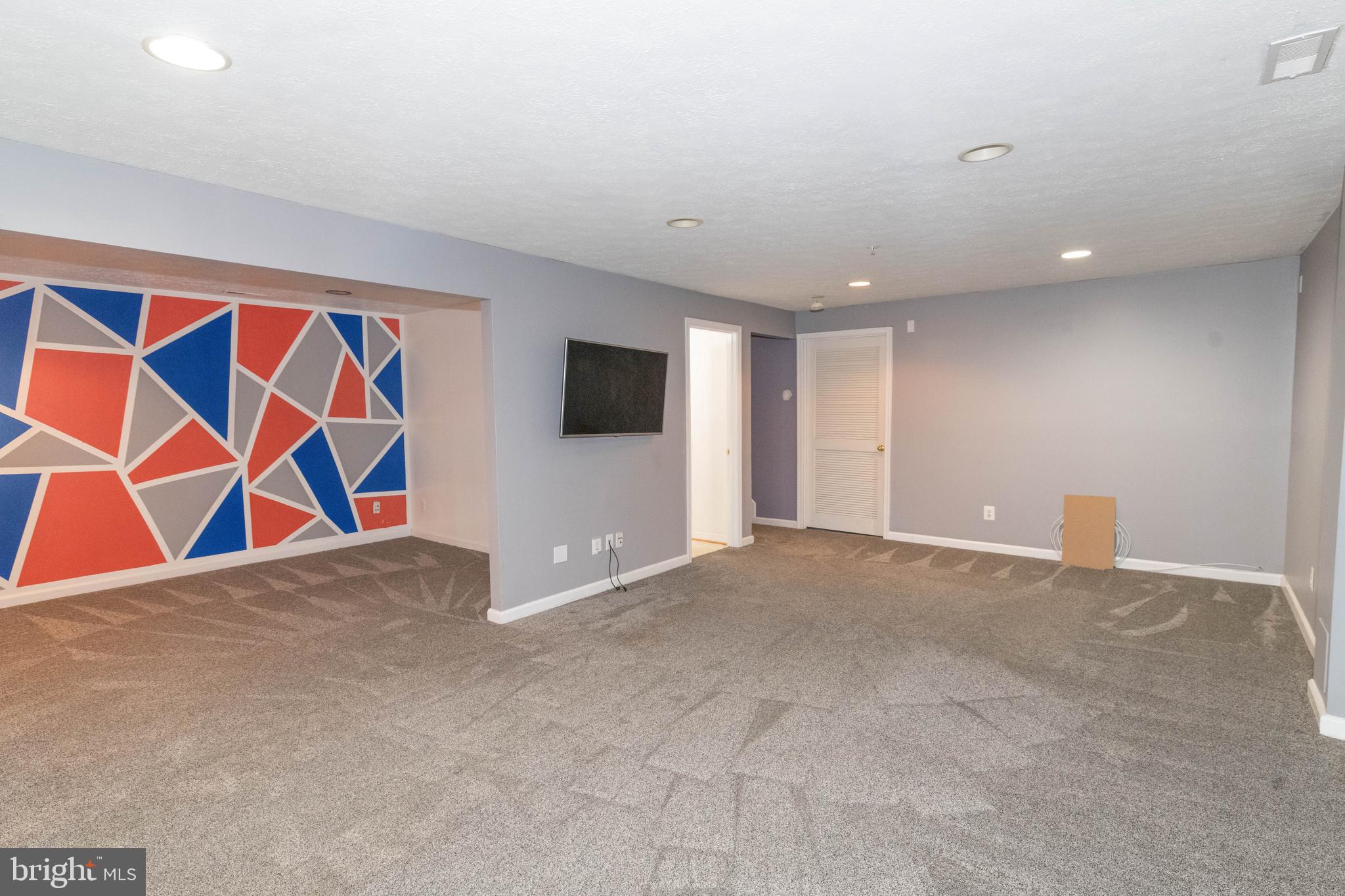 HOLLY WOODS - Residential