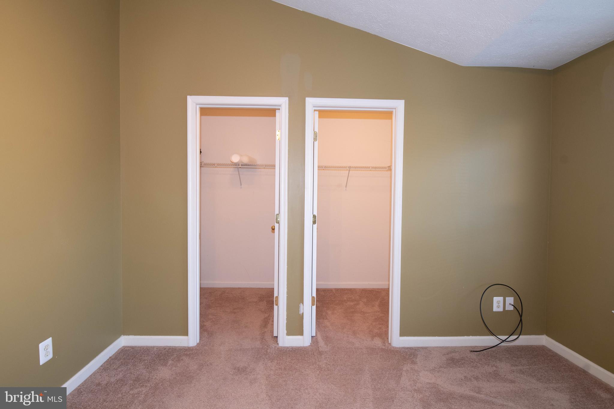 HOLLY WOODS - Residential