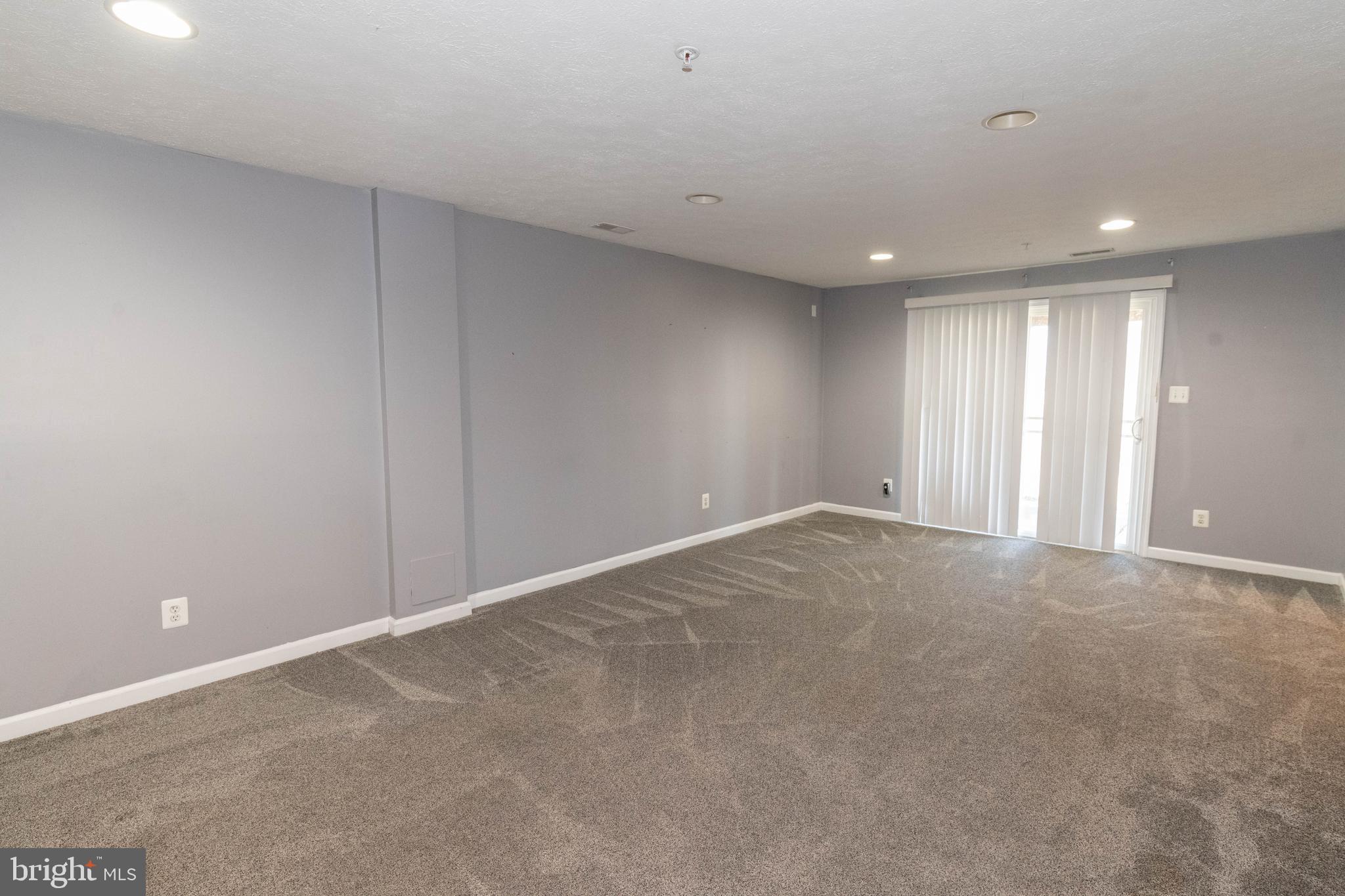 HOLLY WOODS - Residential