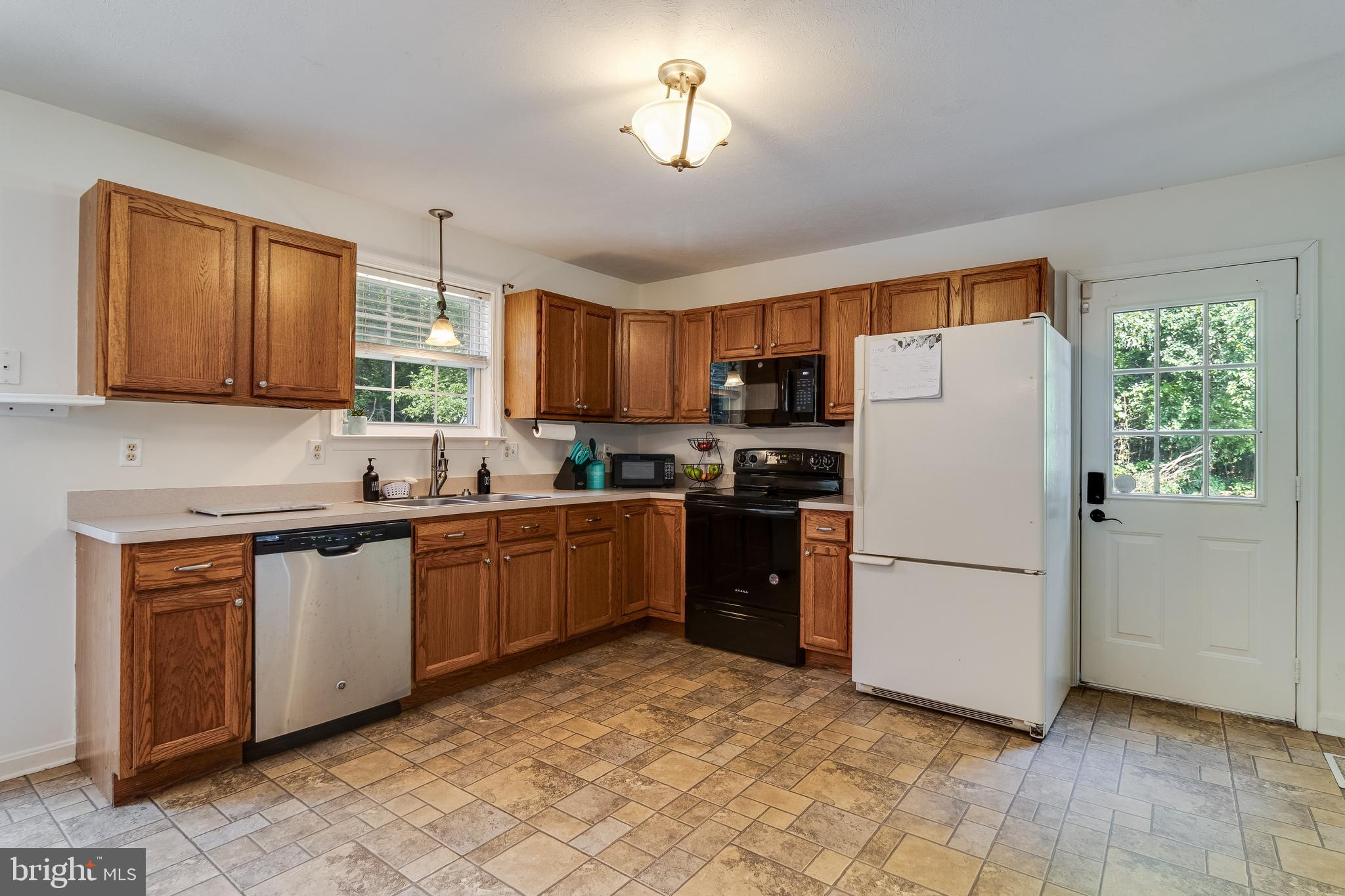 38077 E EDINVIEW COURT