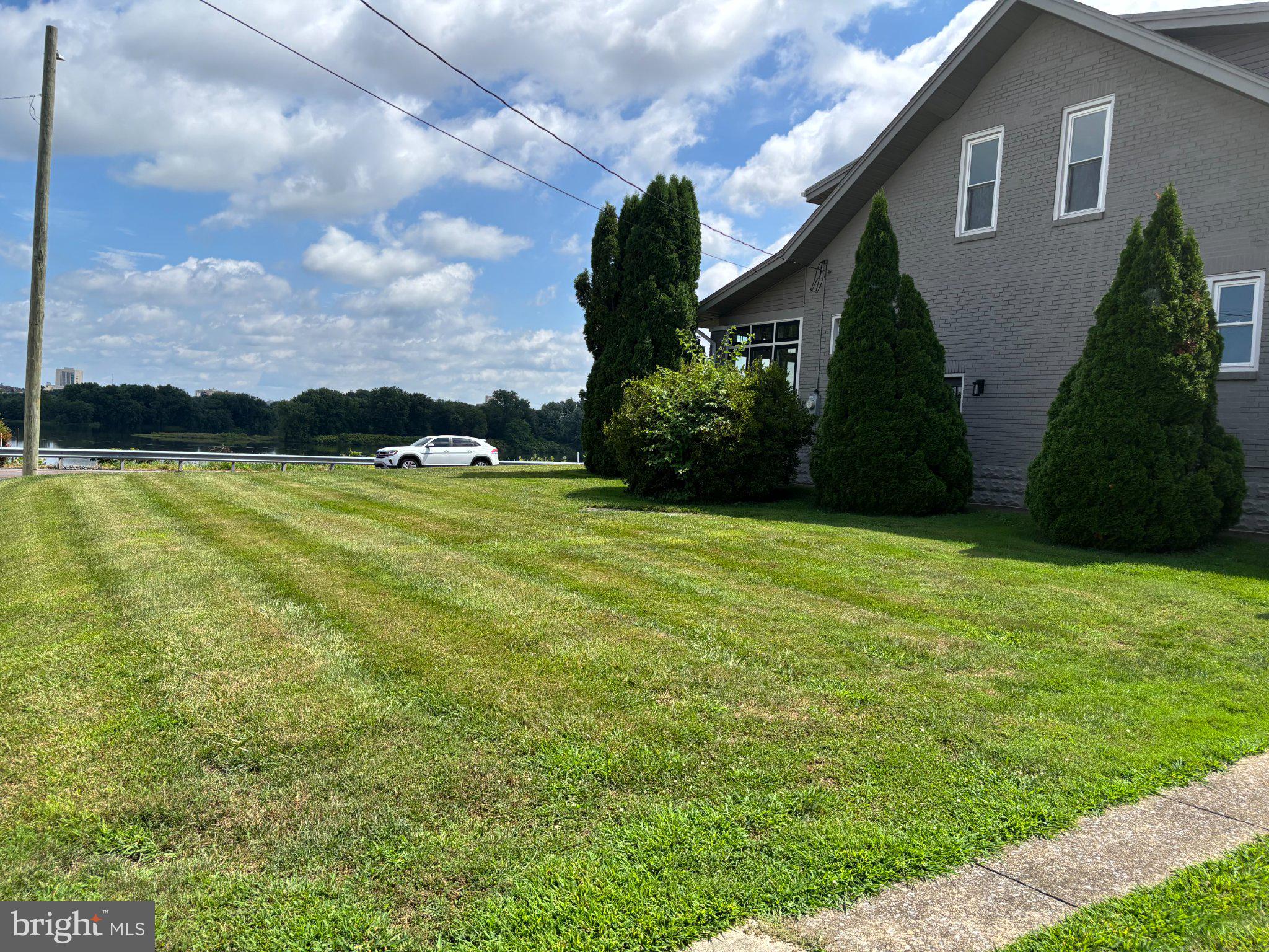 632 N FRONT STREET