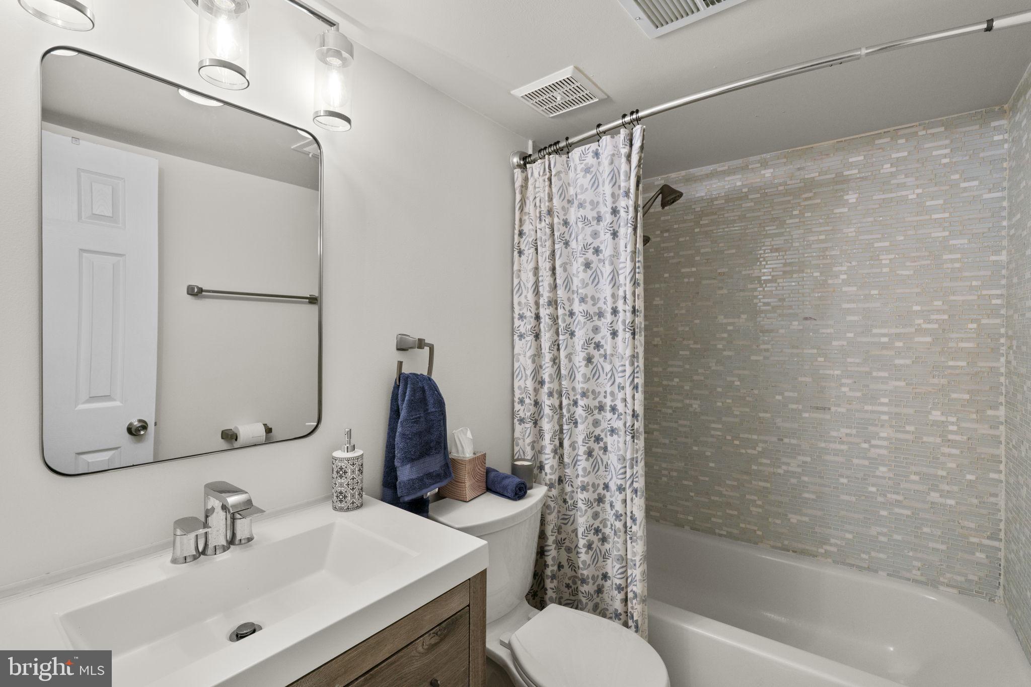 DEERING WOODS - Residential