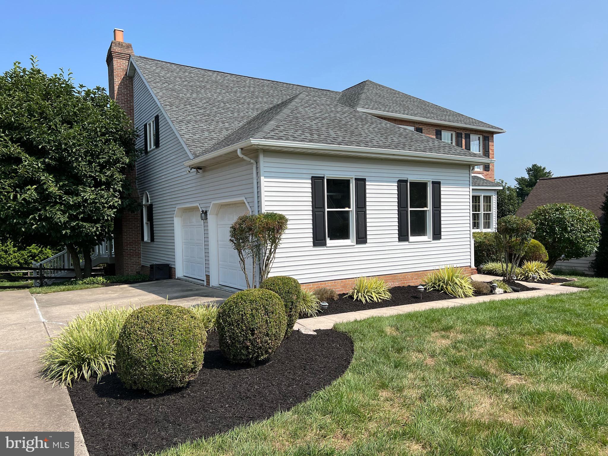 216 ROLLING KNOLL DRIVE