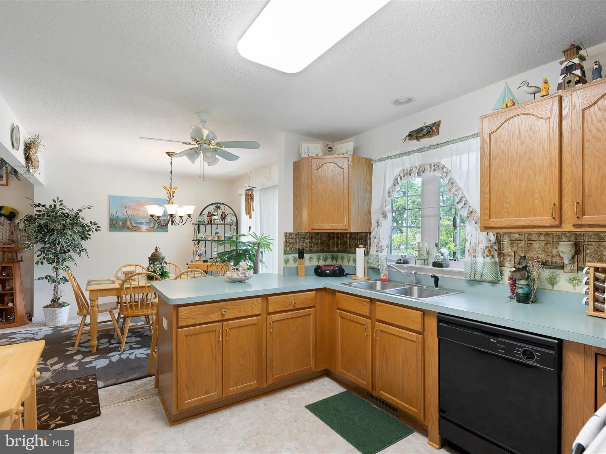 Ocean View, Delaware 19970, United States, 3 Bedrooms Bedrooms, ,2 BathroomsBathrooms,Residential,Contingent,125990