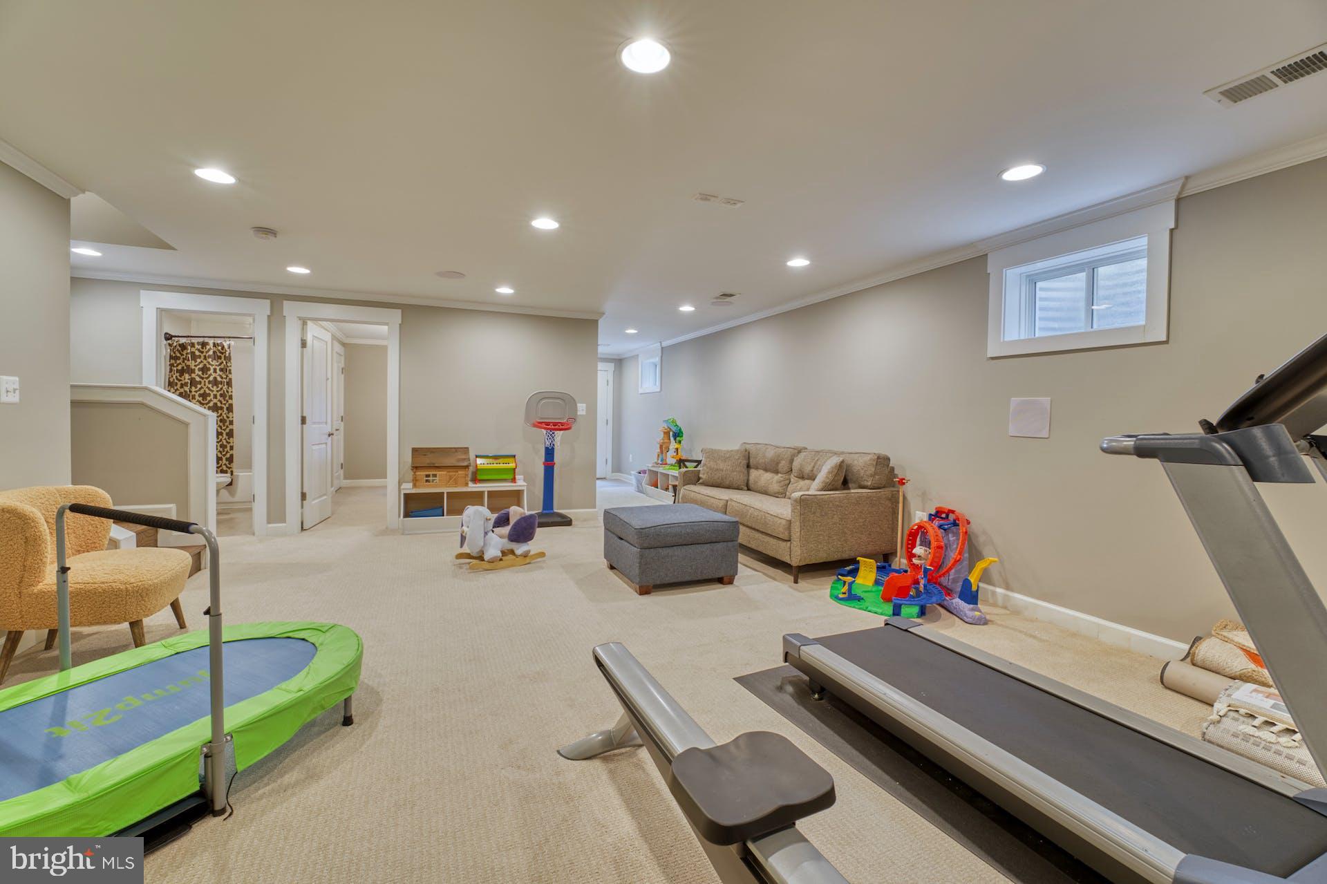 FALLS CHURCH CITY - Residential