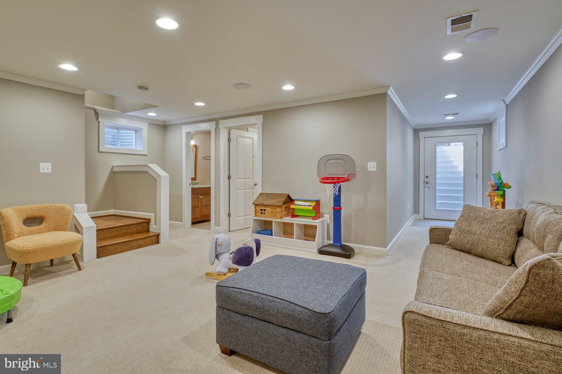 FALLS CHURCH CITY - Residential